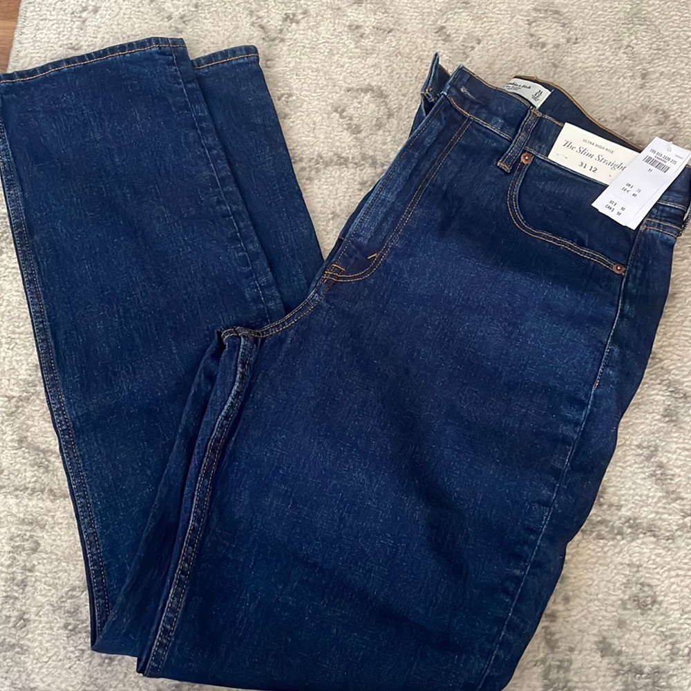 NWT Women’s Abercrombie Jeans.  The Slim Straight Ultra High Rise. Size 31